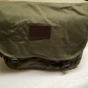 Boyt Vintage and Classic Olive Messenger Bag without strap